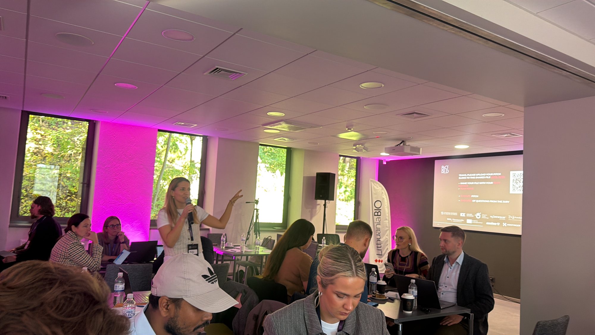 A participant discussion at the Kaunas hackathon.